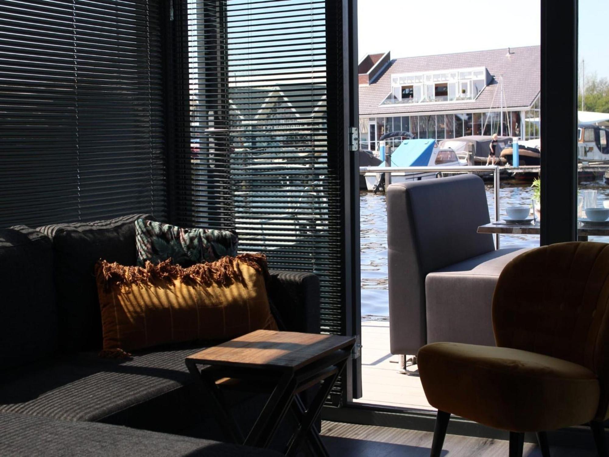 Modern Houseboat With Air Conditioning Located In Marina Uitgeest ภายนอก รูปภาพ